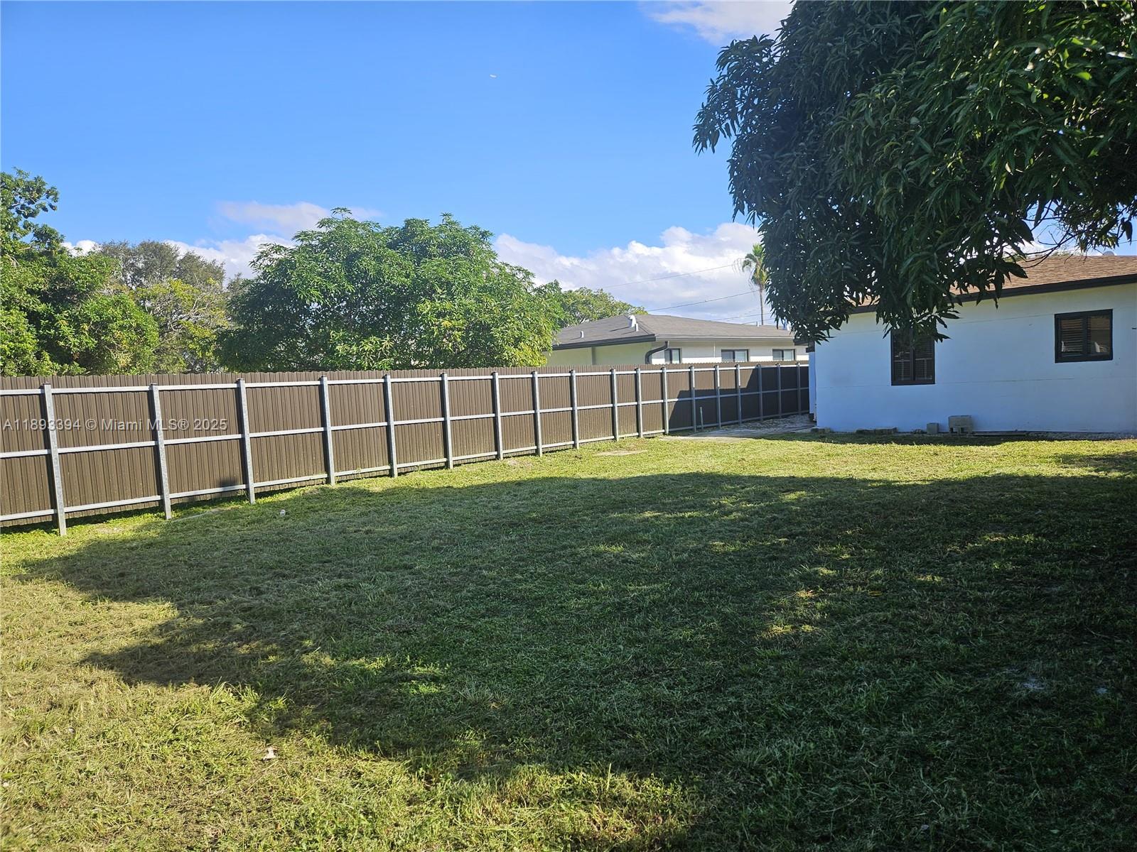 See details / 2072 sq. ft. $ 2025-10-09 0 Photo
