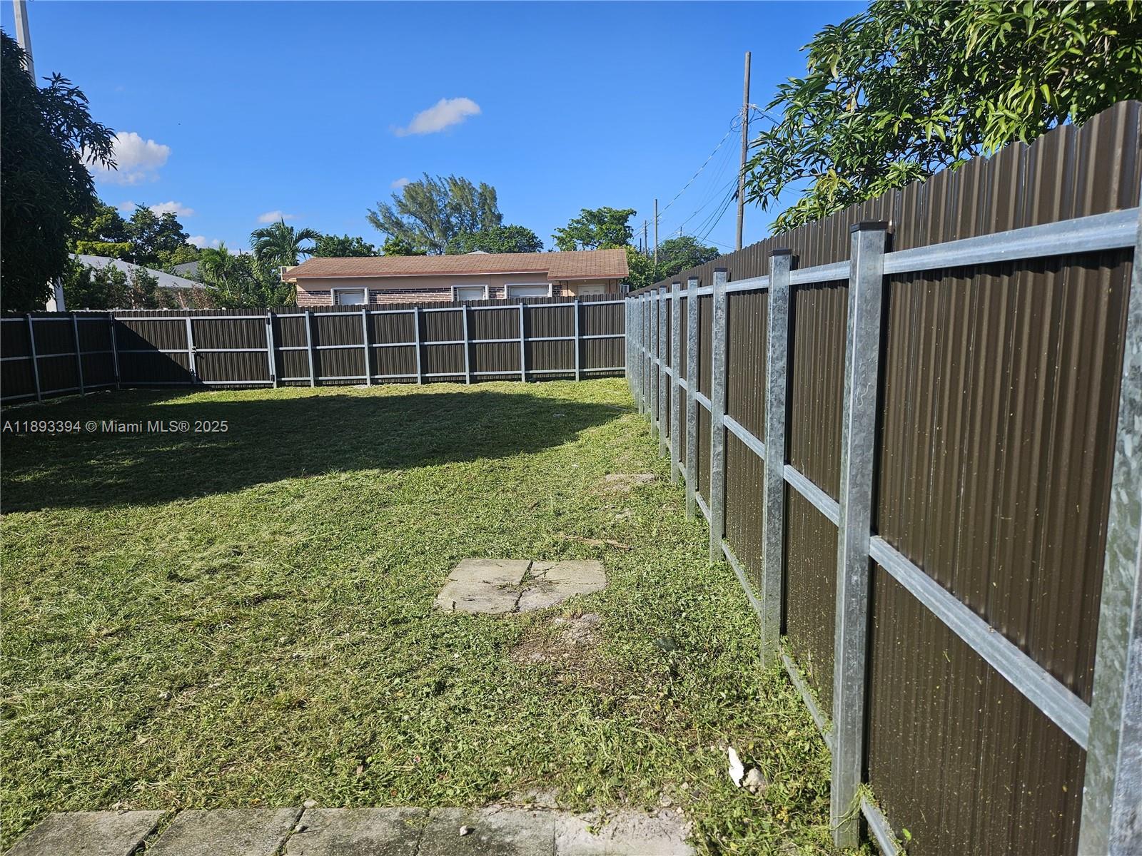 See details / 2072 sq. ft. $ 2025-10-09 0 Photo