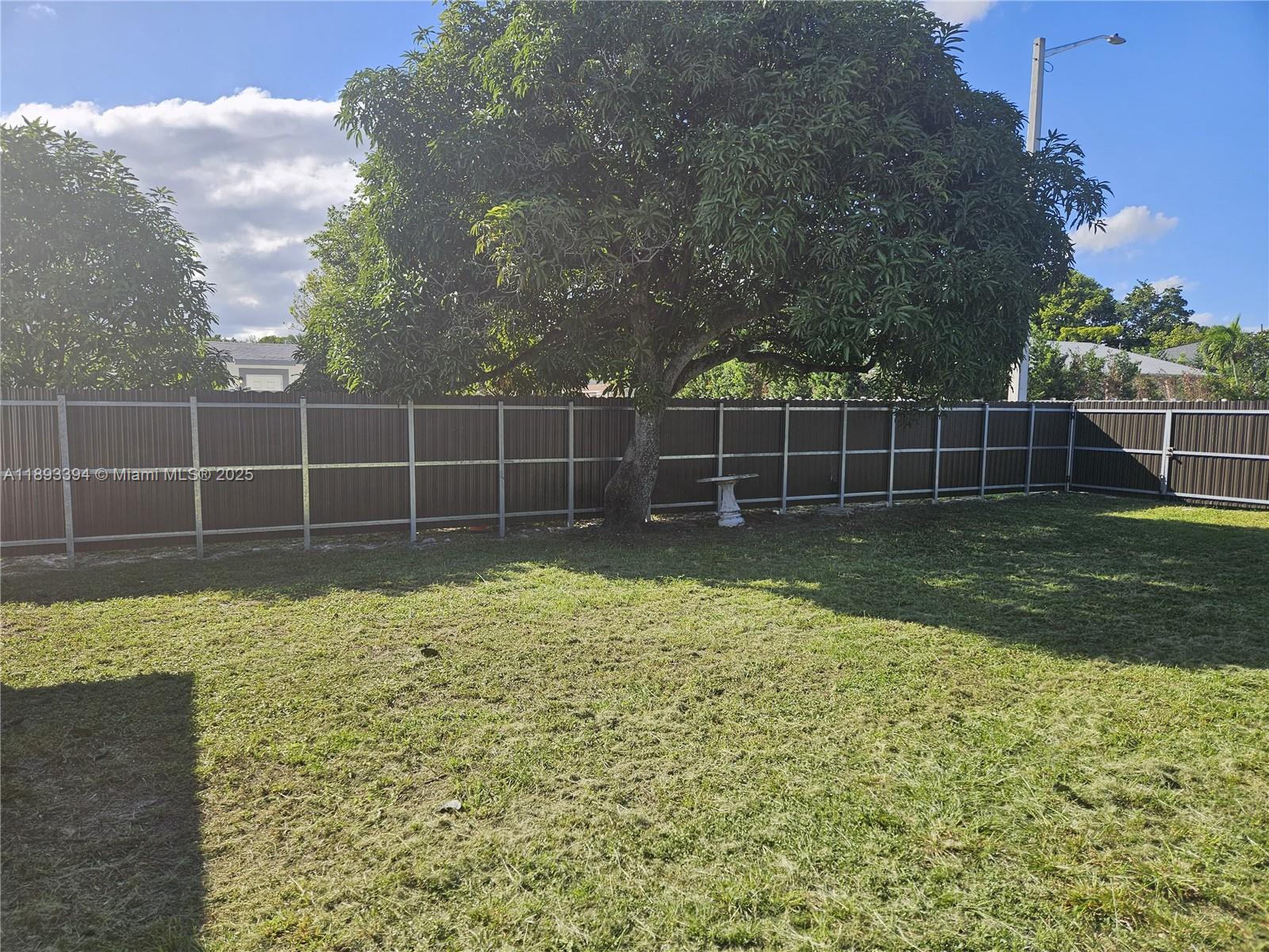See details / 2072 sq. ft. $ 2025-10-09 0 Photo