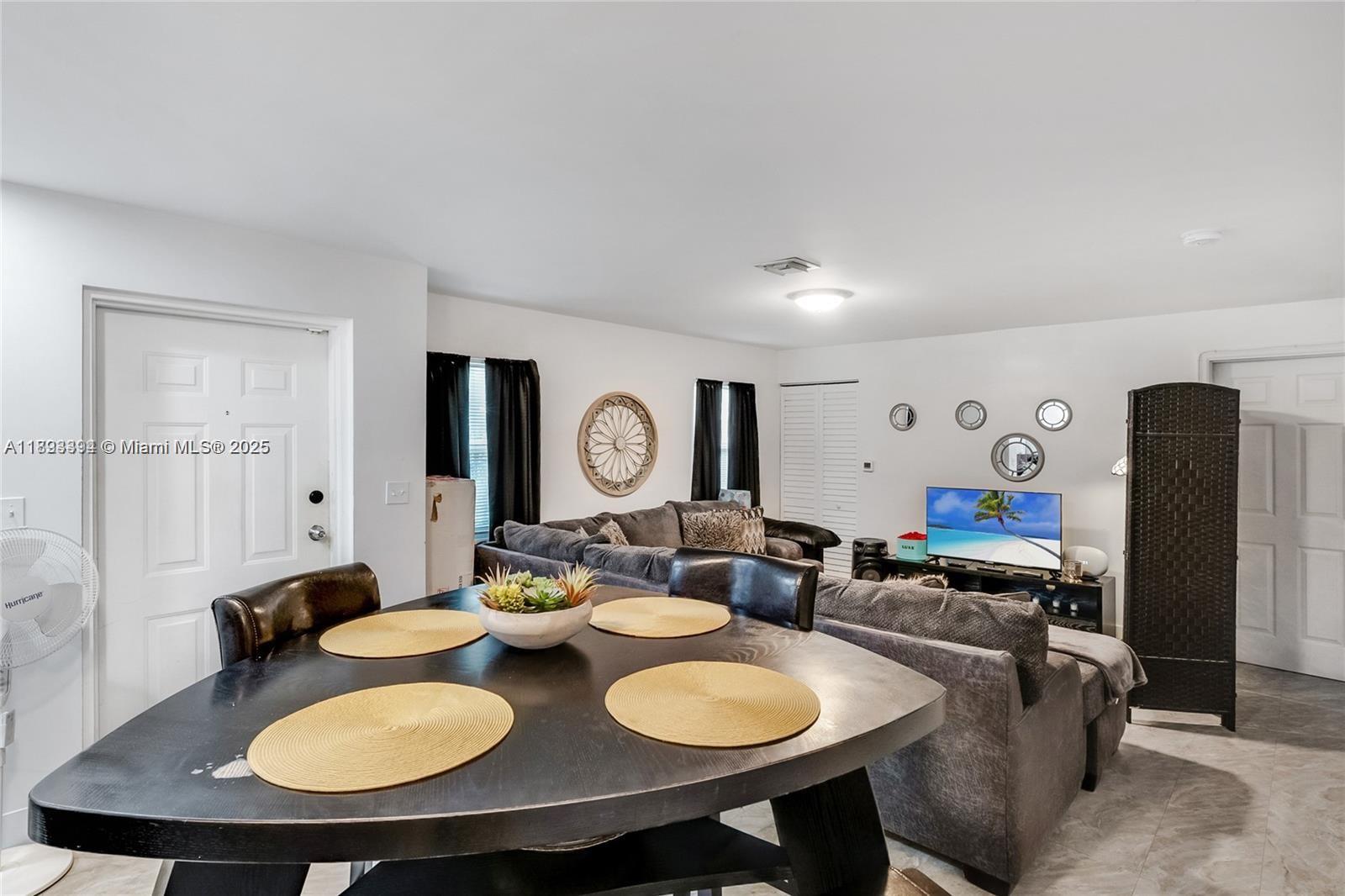   /  2072 sq. ft. $ 2025-10-09 0 foto