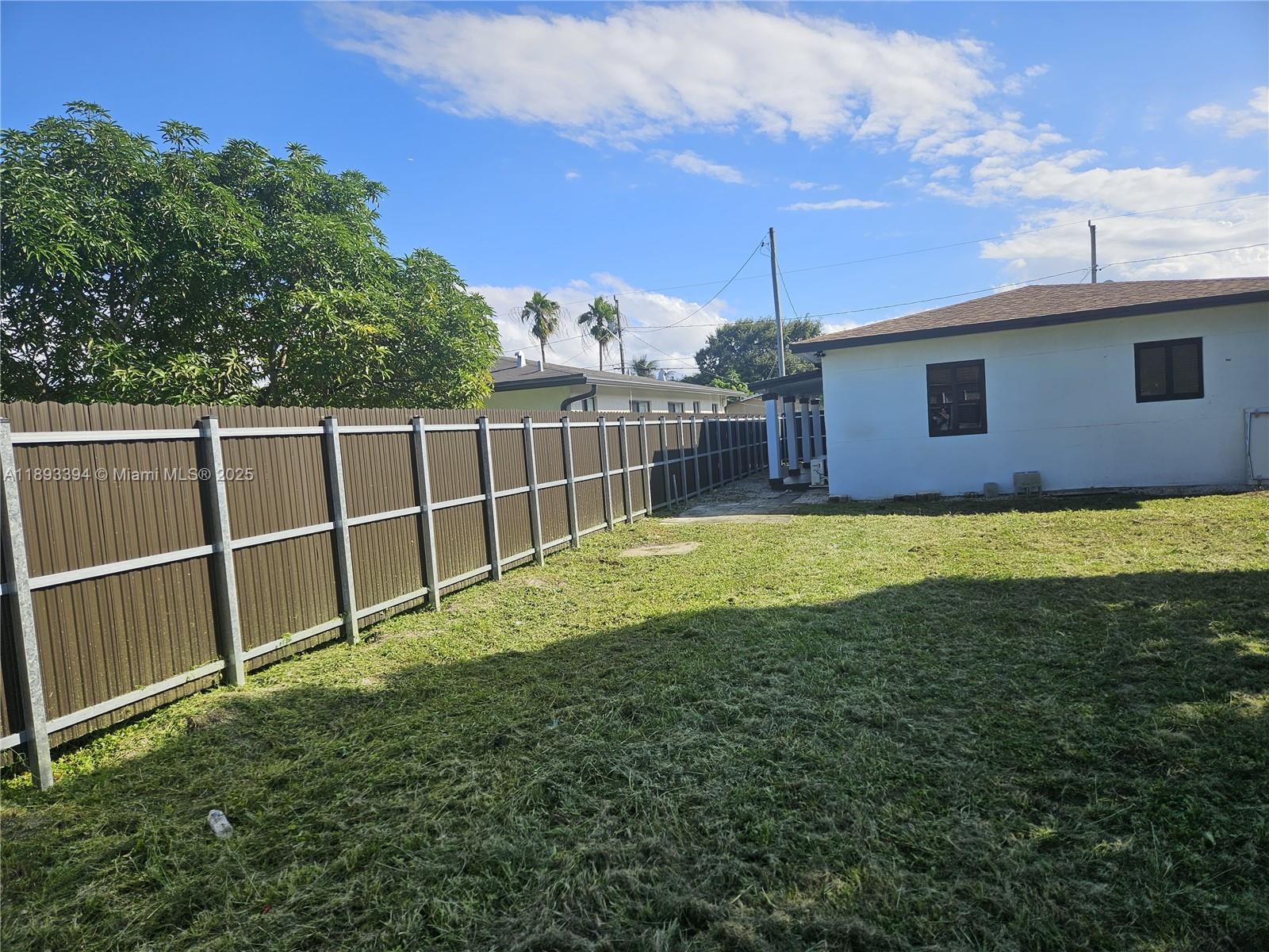 See details / 2072 sq. ft. $ 2025-10-09 0 Photo
