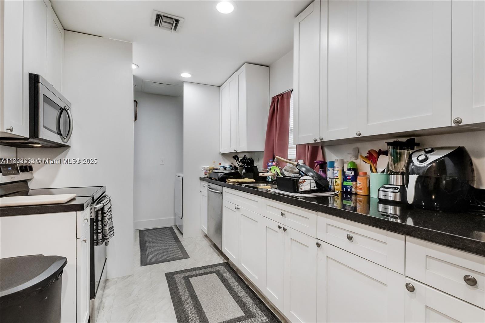   /  2072 sq. ft. $ 2025-10-09 0 foto