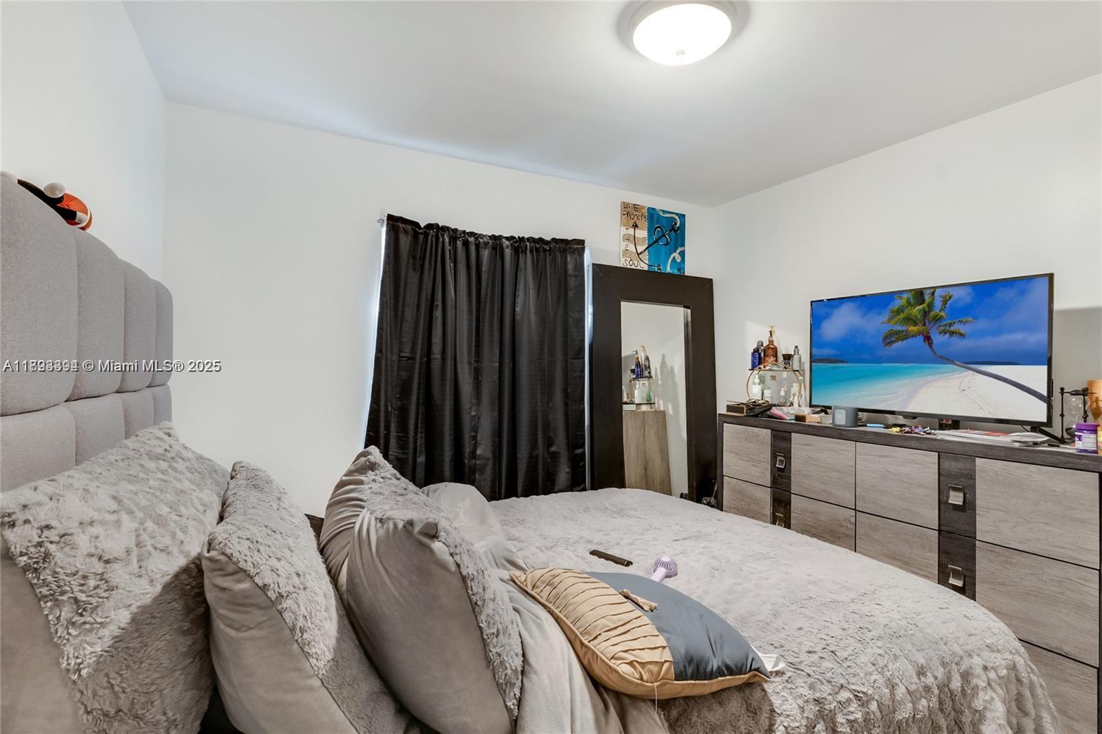   /  2072 sq. ft. $ 2025-10-09 0 foto