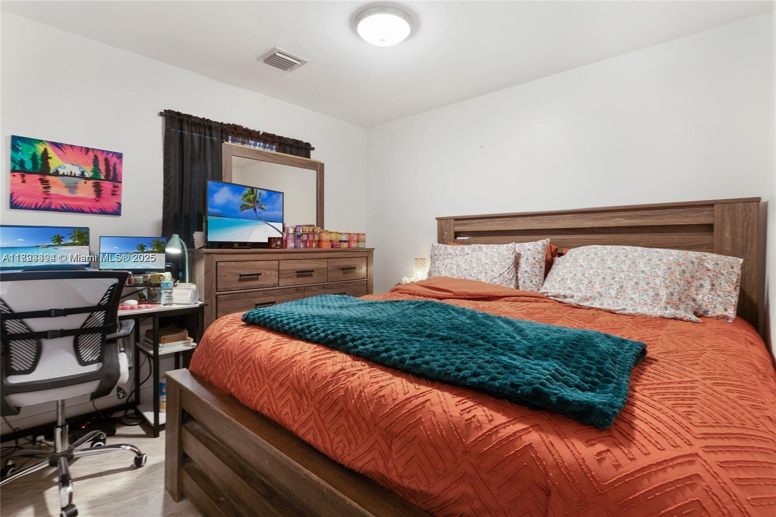   /  2072 sq. ft. $ 2025-10-09 0 foto