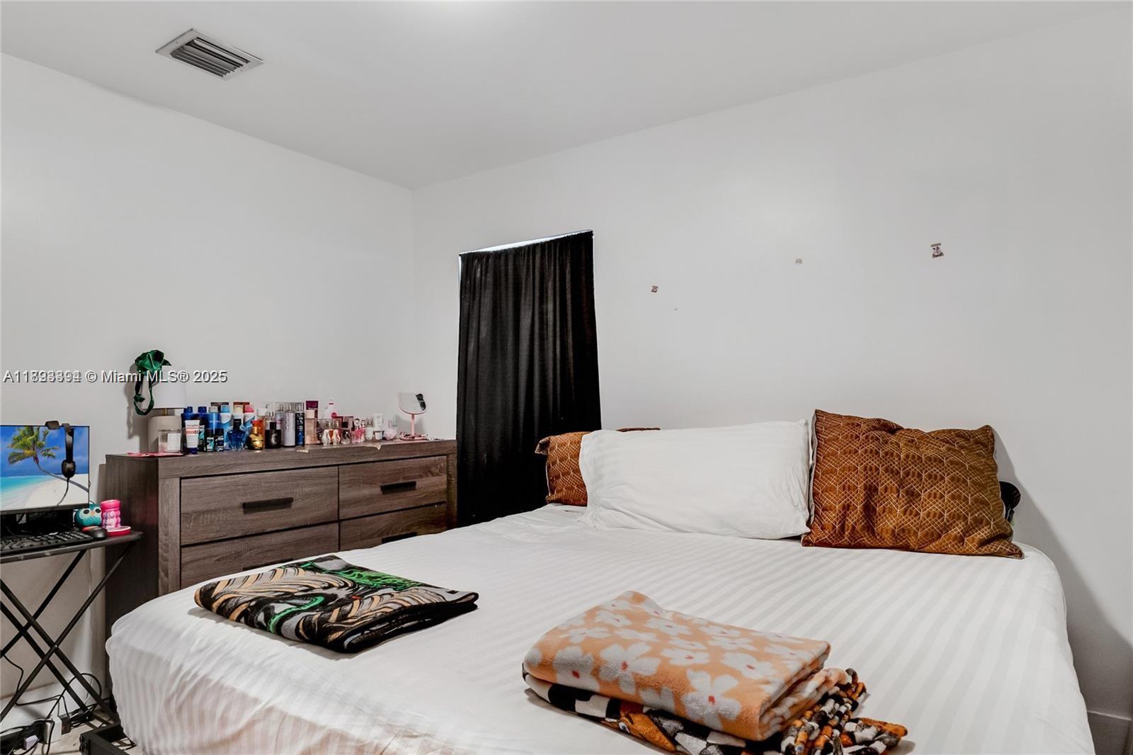   /  2072 sq. ft. $ 2025-10-09 0 foto