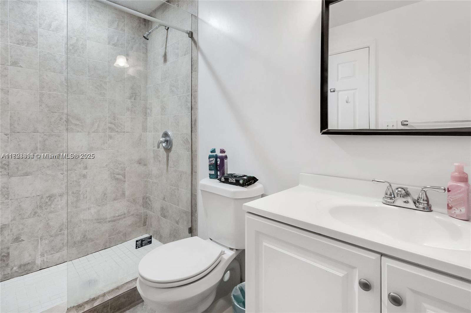   /  2072 sq. ft. $ 2025-10-09 0 foto