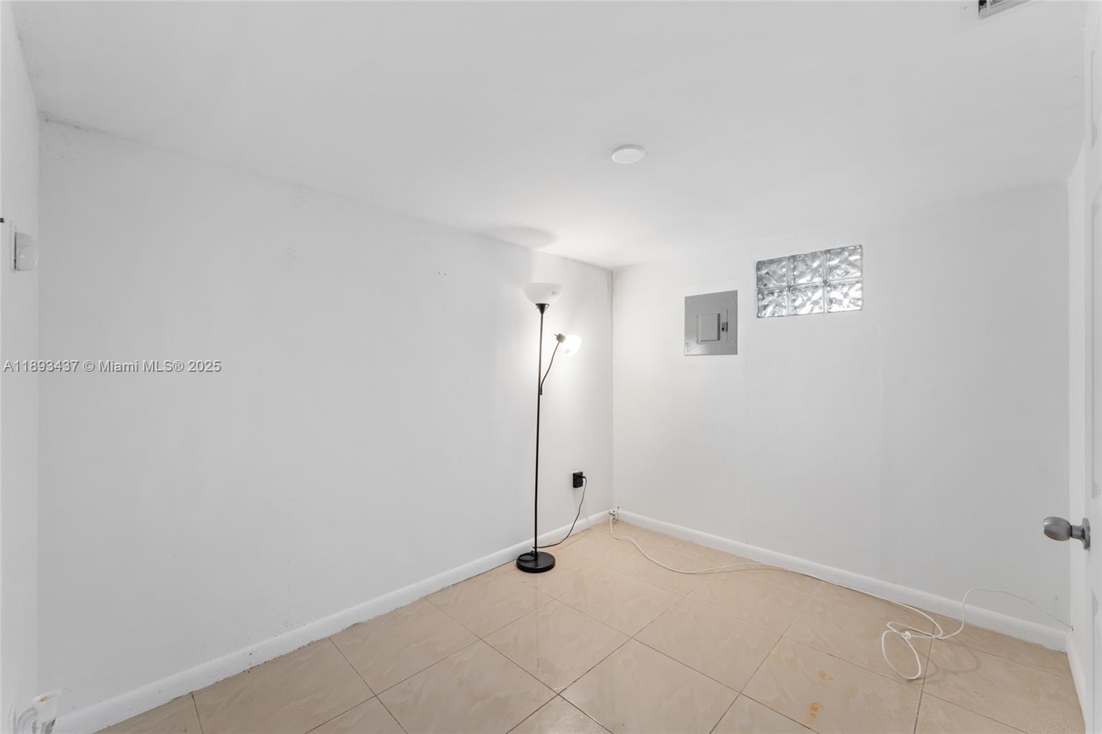 1701 2 / 2 1565 sq. ft. $ 2025-10-09 0 Photo