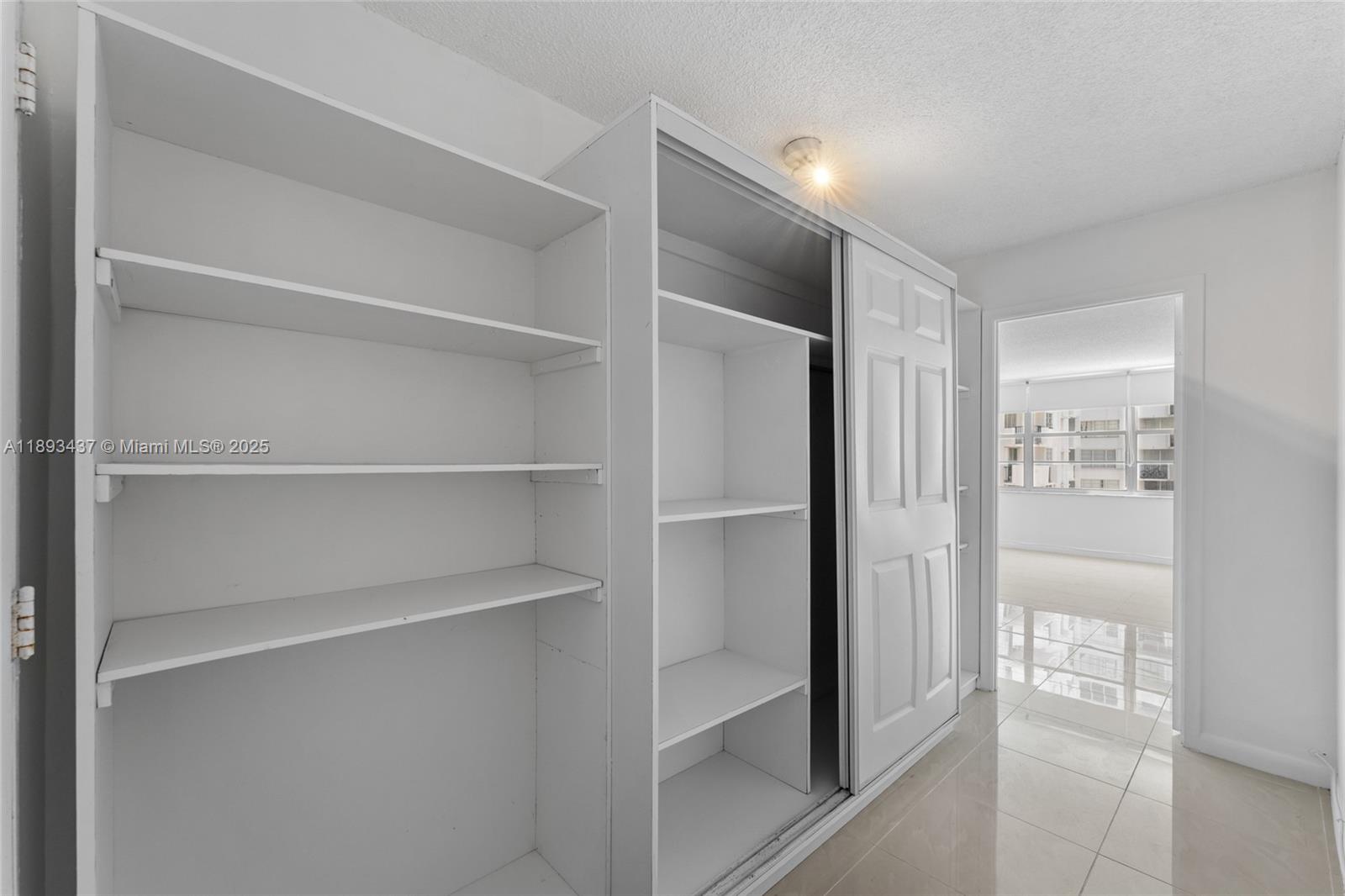 1701 2 / 2 1565 sq. ft. $ 2025-10-09 0 Photo