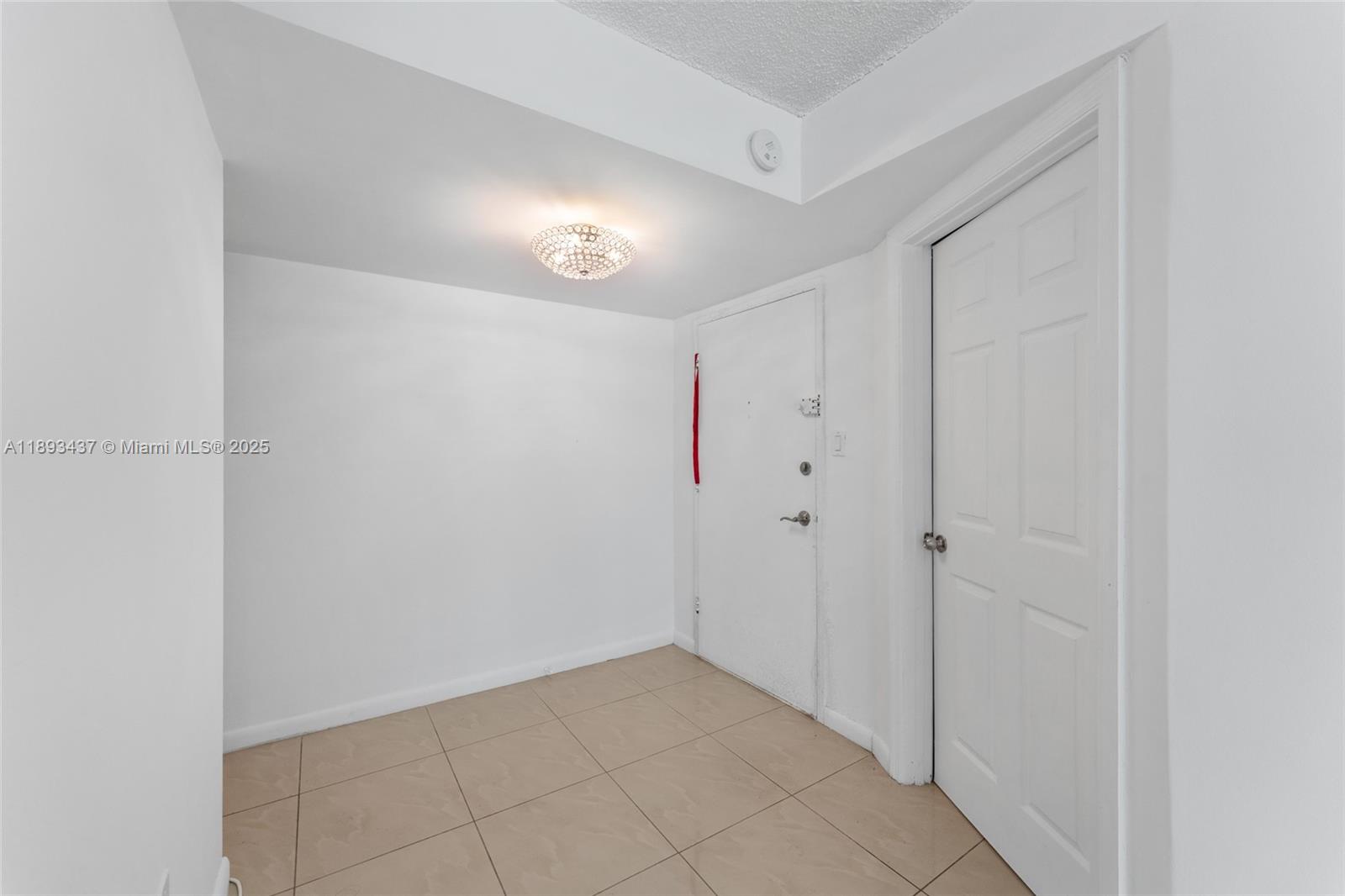 1701 2 / 2 1565 sq. ft. $ 2025-10-09 0 Photo