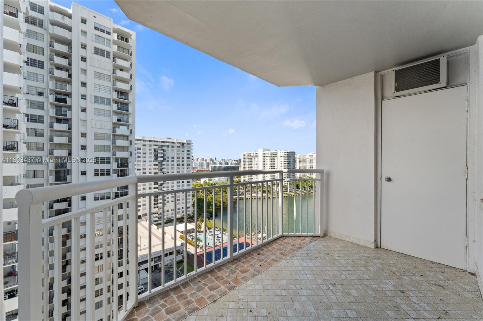1701 2 / 2 1565 sq. ft. $ 2025-10-09 0 Photo