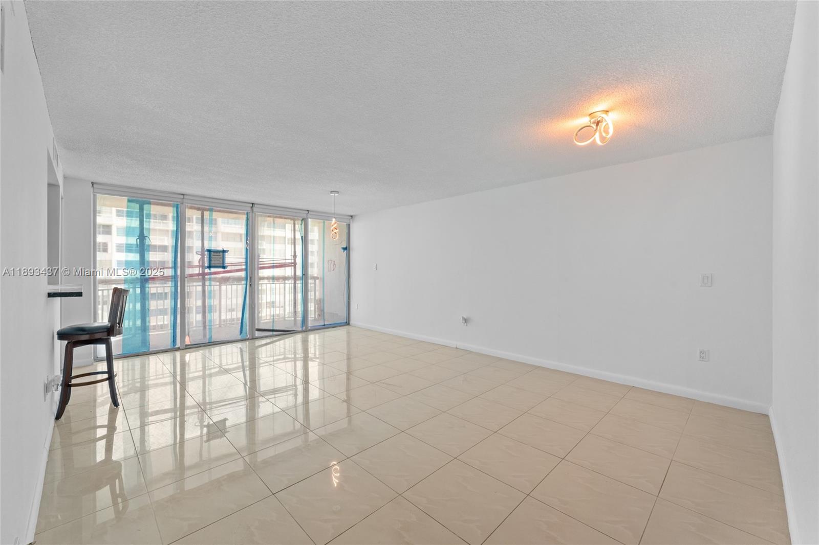 1701 2 / 2 1565 sq. ft. $ 2025-10-09 0 Photo