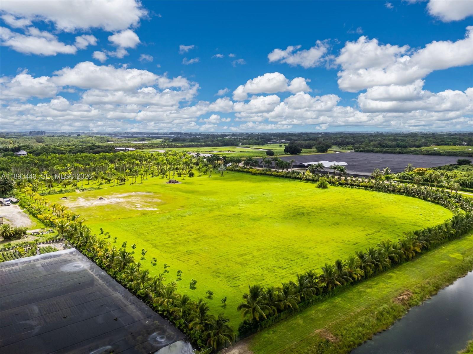   /   sq. ft. $ 2025-10-17 0 foto