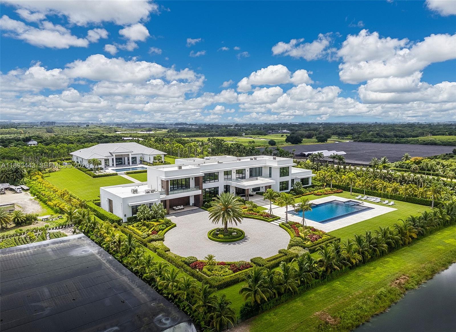   /   sq. ft. $ 2025-10-17 0 foto