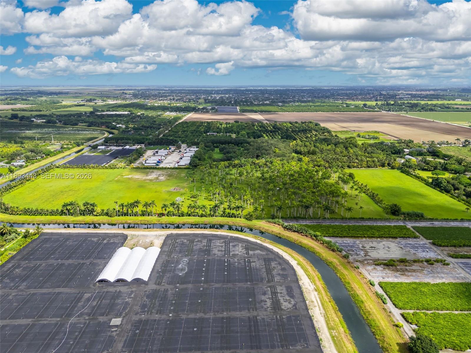   /   sq. ft. $ 2025-10-17 0 foto