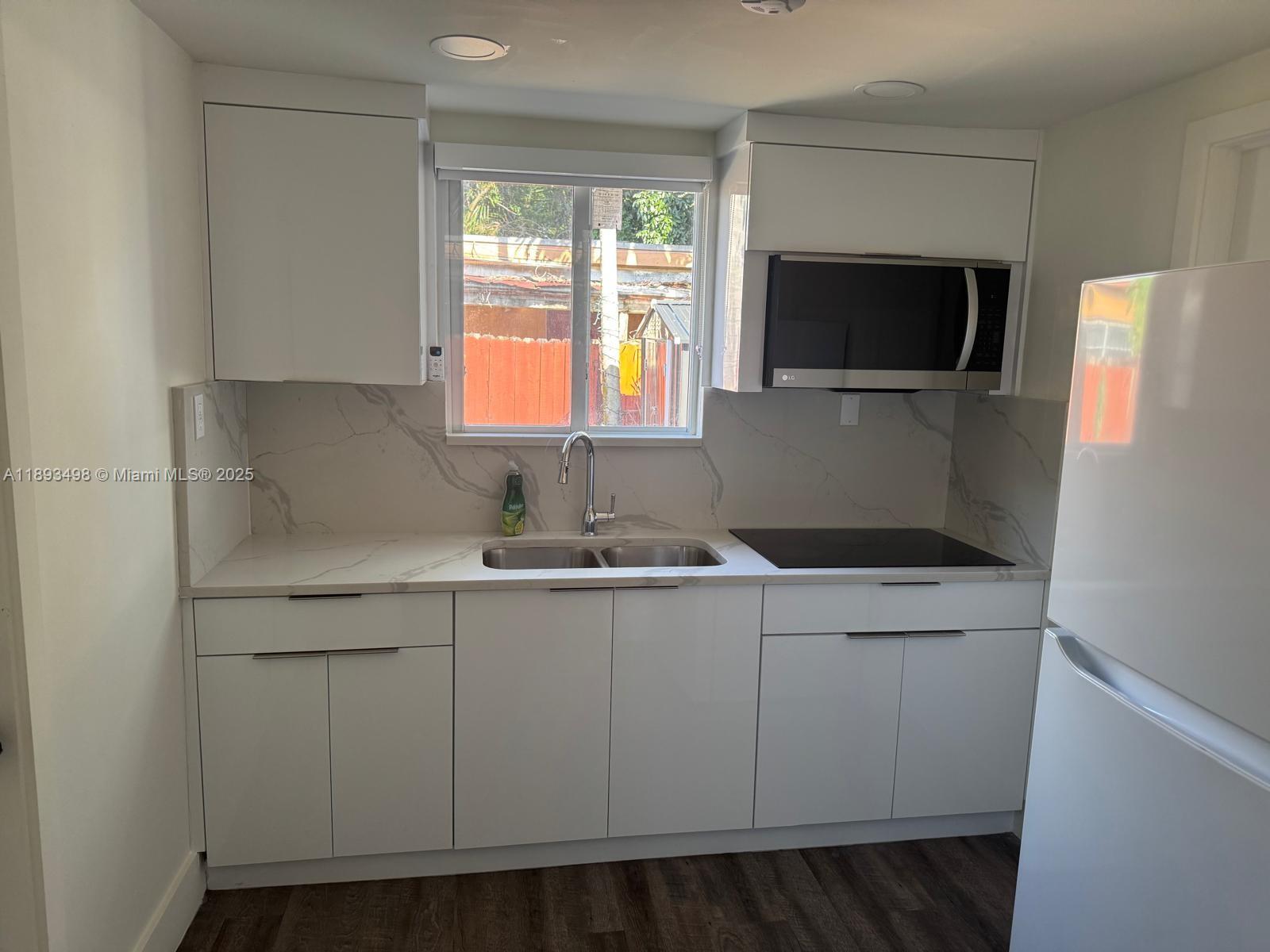   /  2340 sq. ft. $ 2025-10-09 0 foto
