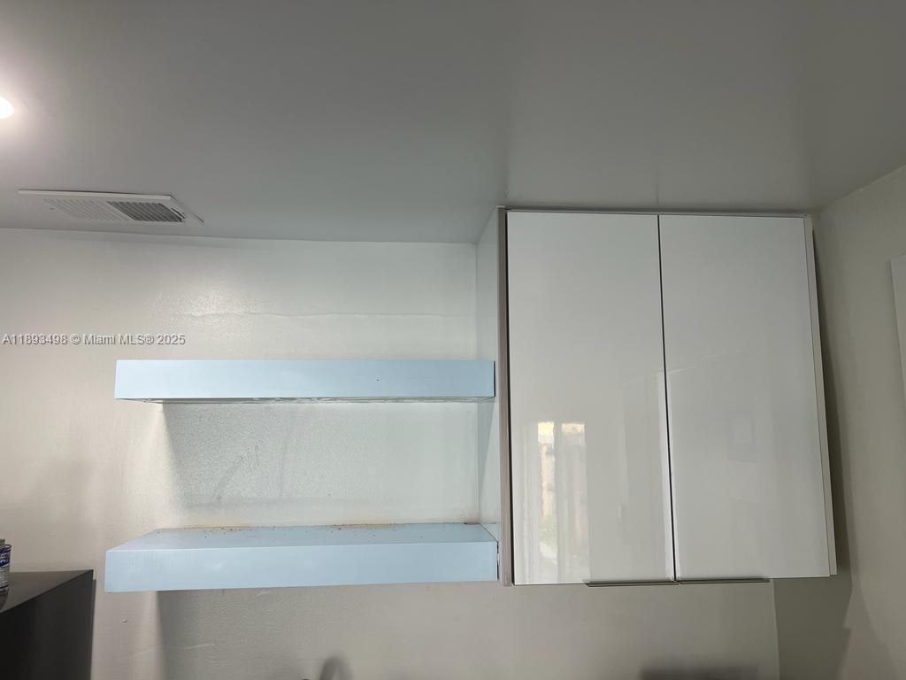   /  2340 sq. ft. $ 2025-10-09 0 foto
