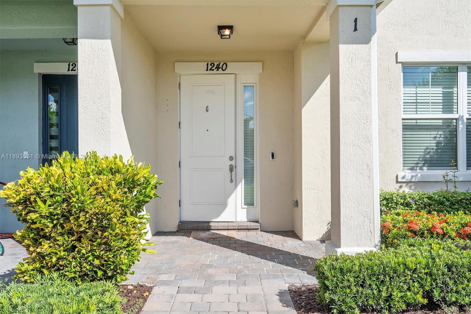 Ver detalles 1240 3 / 3 1561 sq. ft. $ 2025-10-09 0 foto