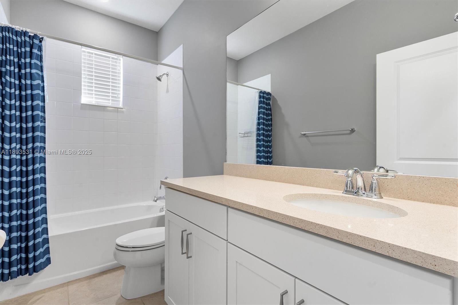 Ver detalles 1240 3 / 3 1561 sq. ft. $ 2025-10-09 0 foto