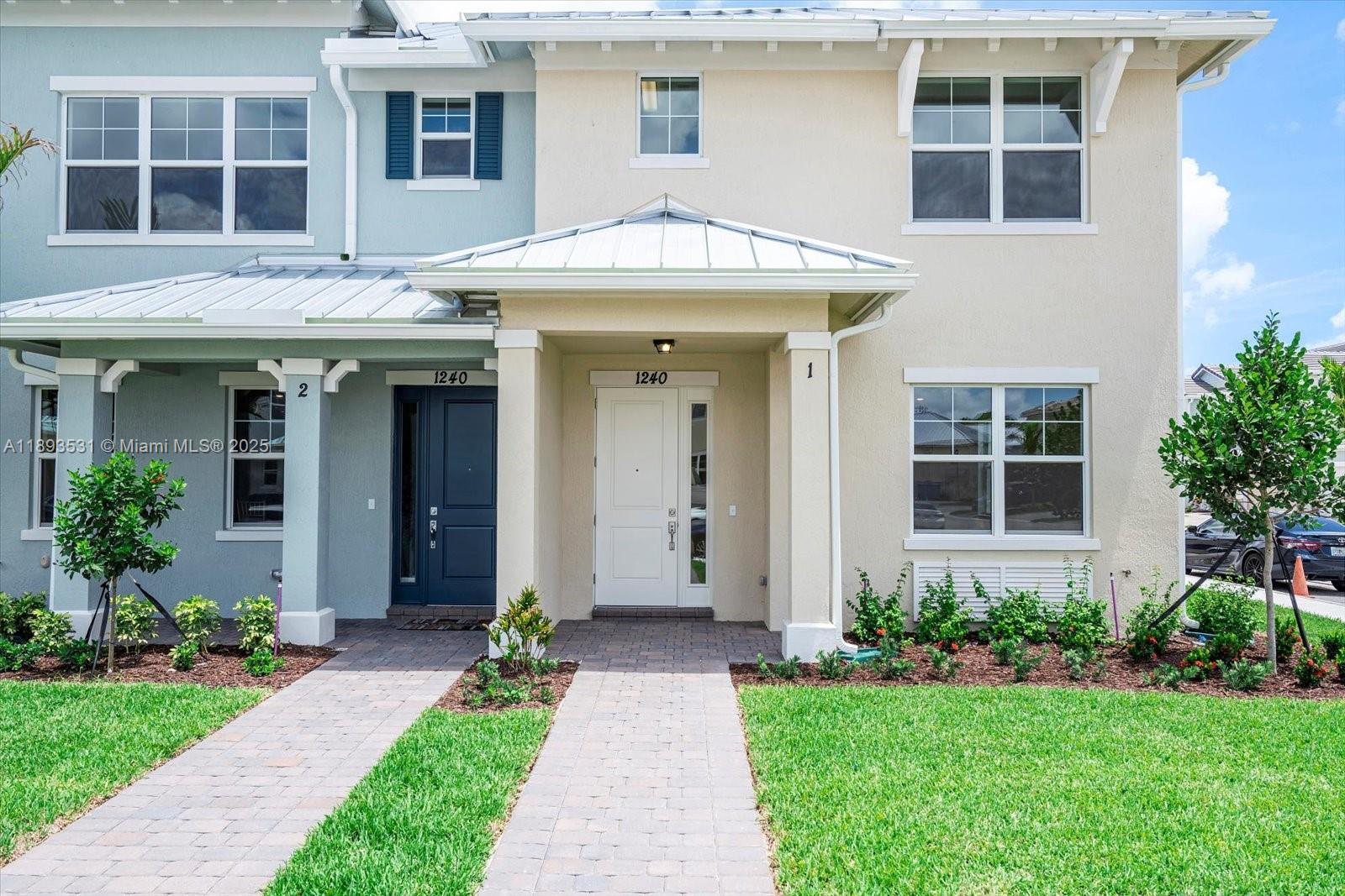 Ver detalles 1240 3 / 3 1561 sq. ft. $ 2025-10-09 0 foto