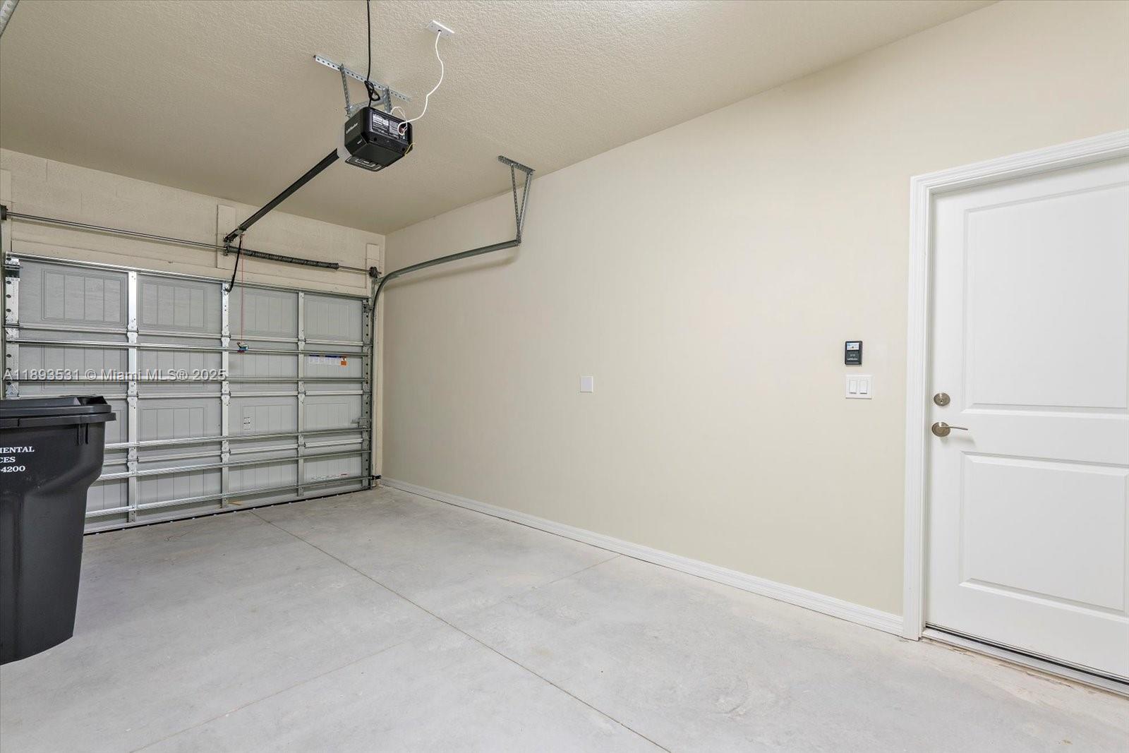 Ver detalles 1240 3 / 3 1561 sq. ft. $ 2025-10-09 0 foto