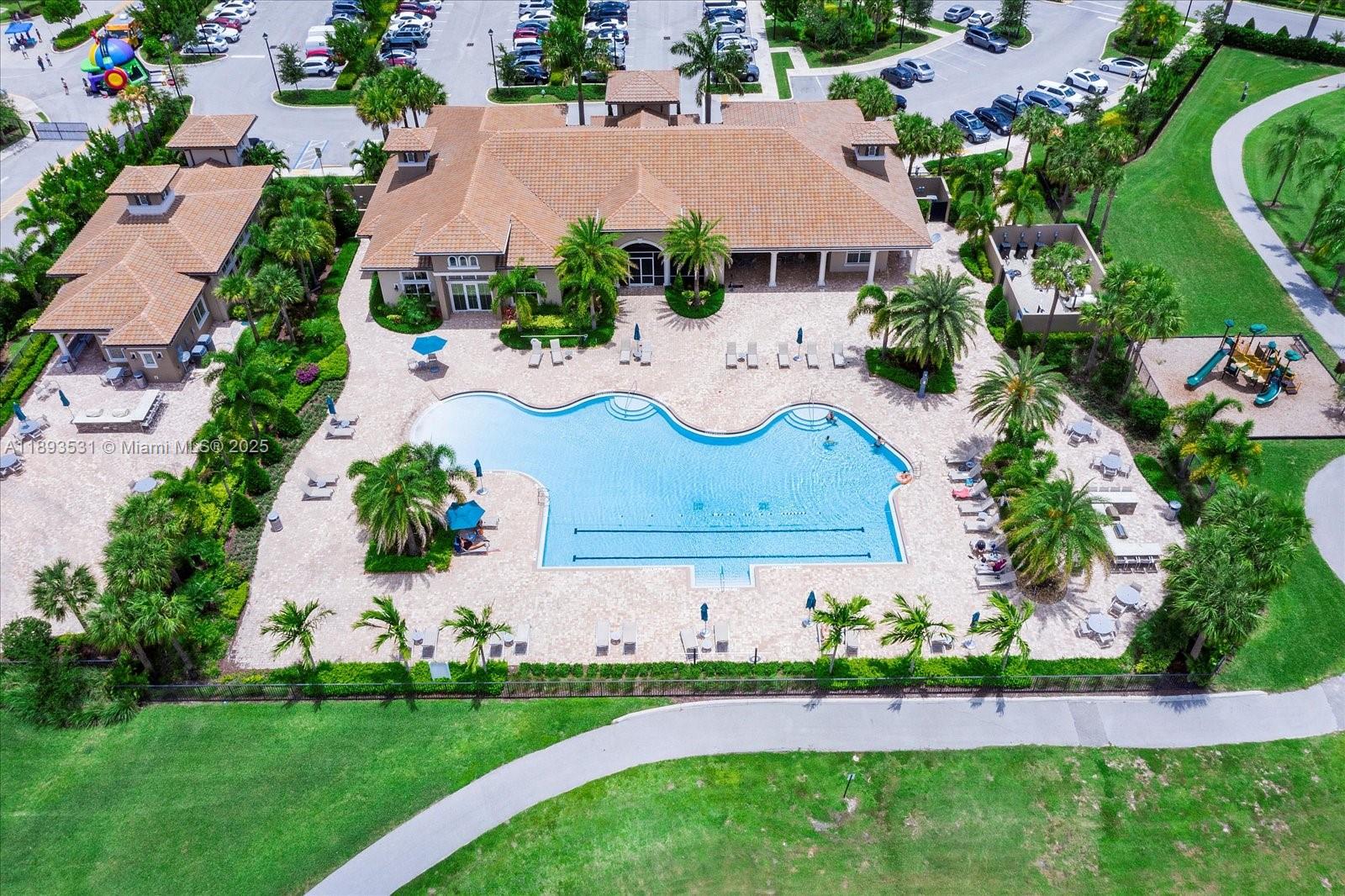 Ver detalles 1240 3 / 3 1561 sq. ft. $ 2025-10-09 0 foto