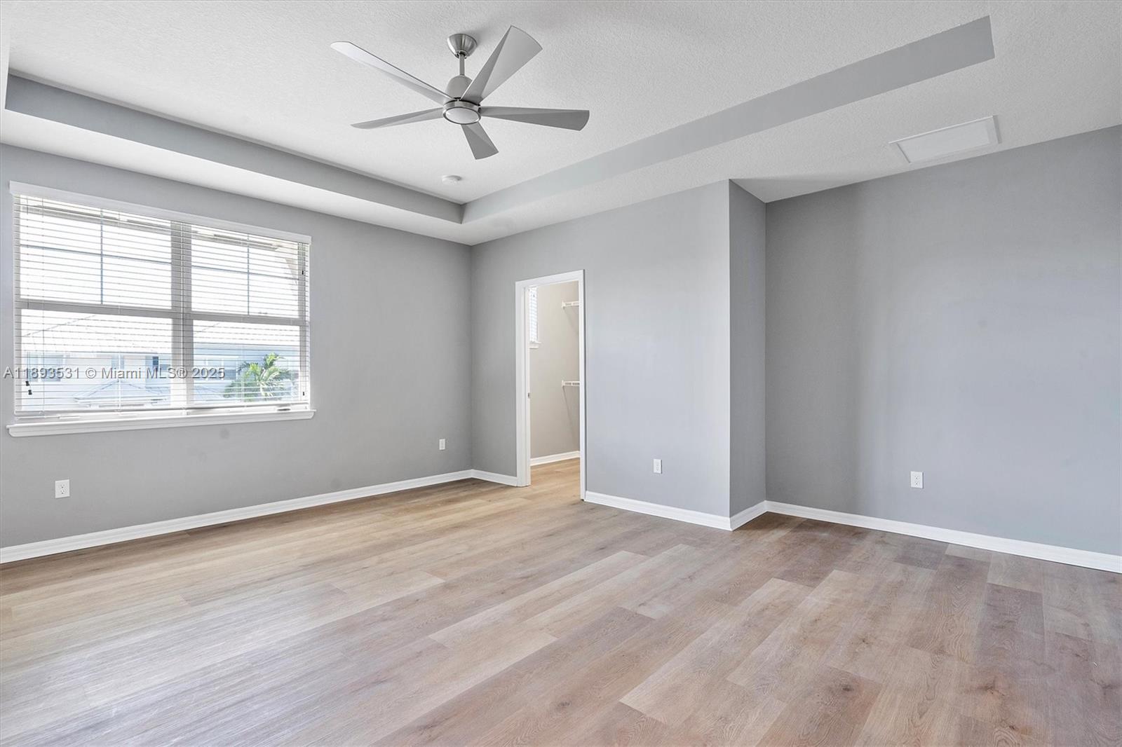 Ver detalles 1240 3 / 3 1561 sq. ft. $ 2025-10-09 0 foto