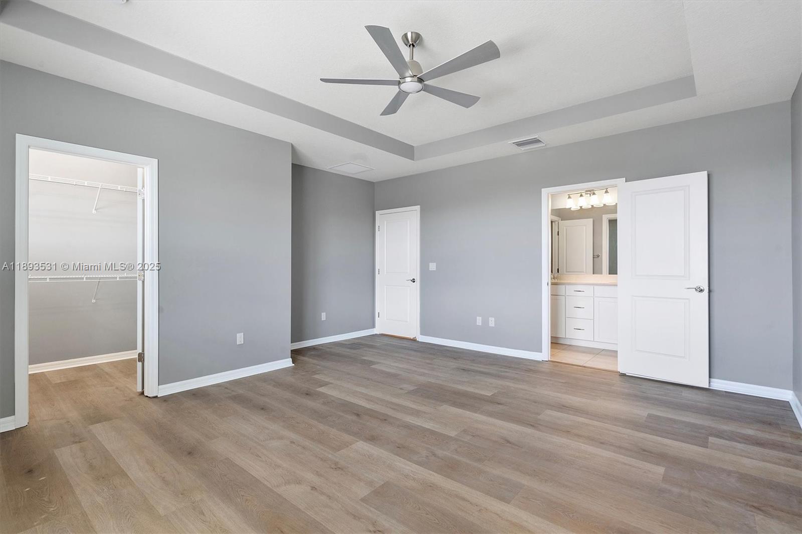 Ver detalles 1240 3 / 3 1561 sq. ft. $ 2025-10-09 0 foto