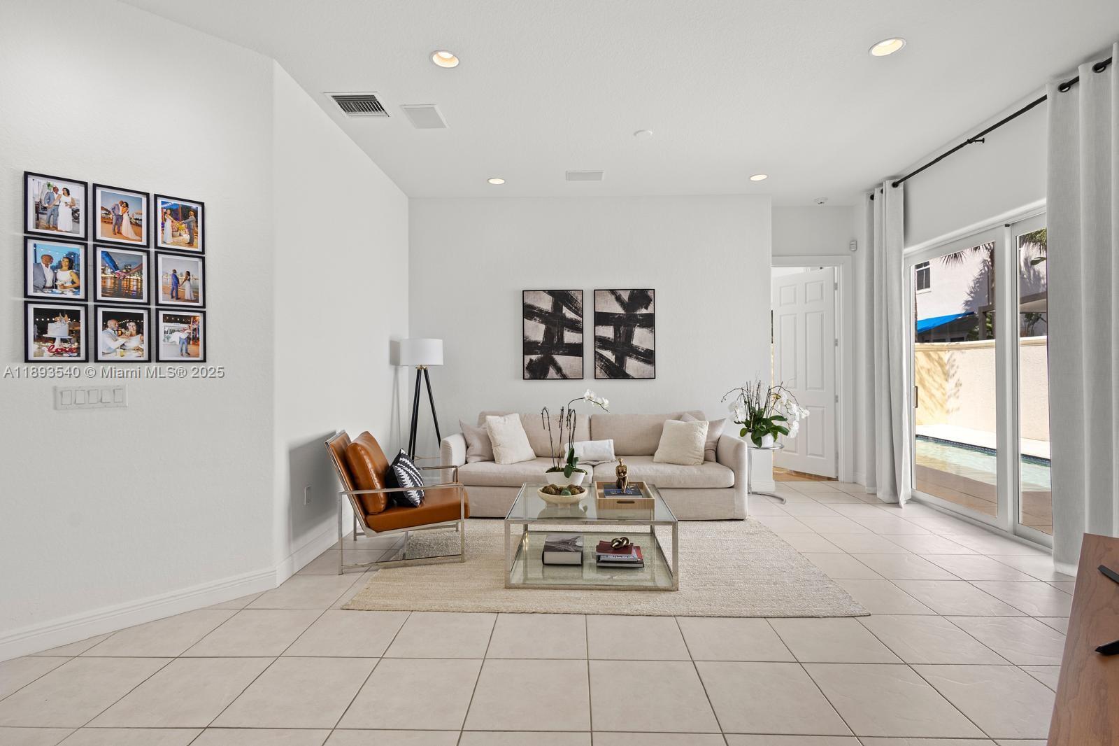 Photo of 1408 Mariner Way (1408), Hollywood, Florida, 33019 -