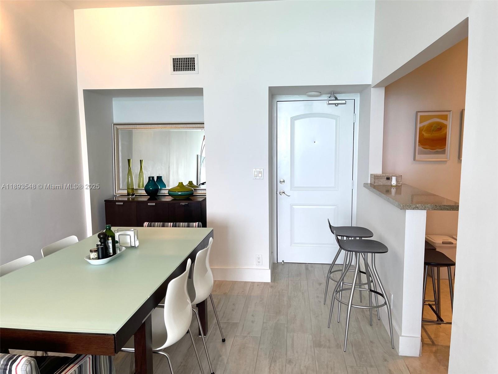 Ver detalles PH08 2 / 2 1357 sq. ft. $ 2025-10-09 0 foto
