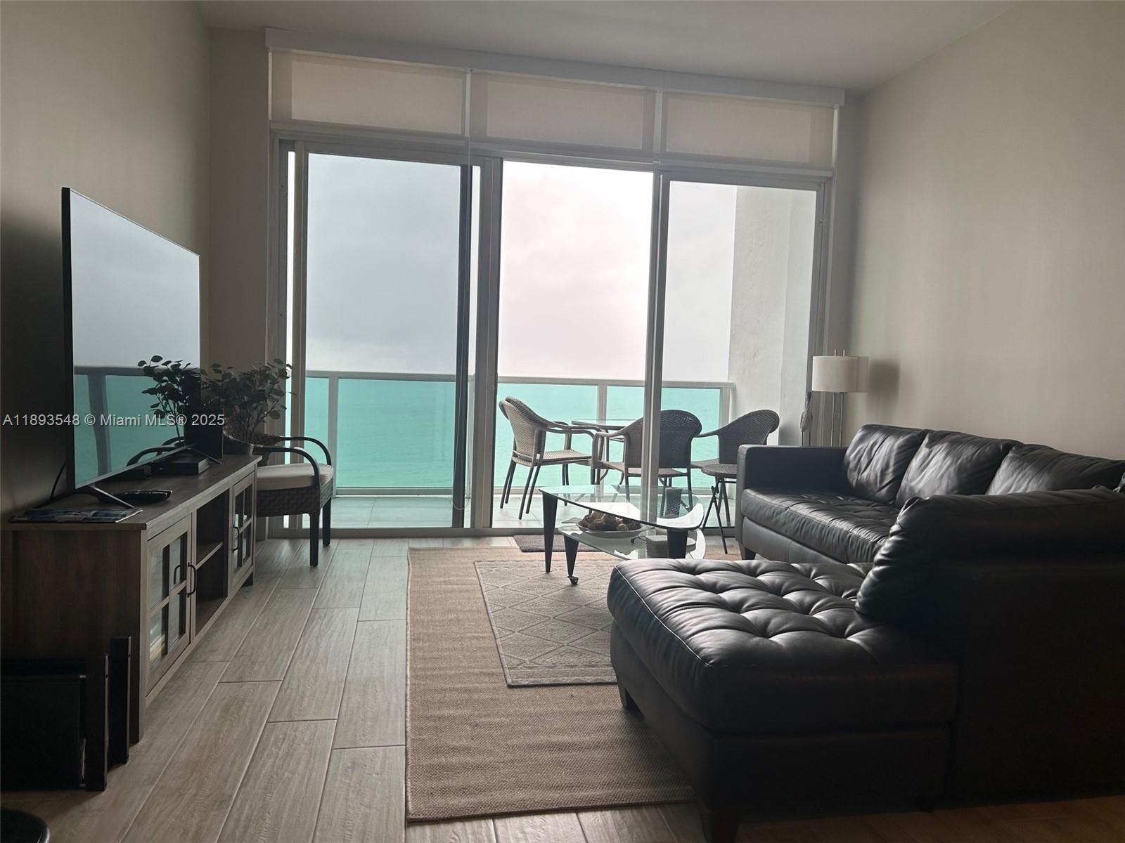 Ver detalles PH08 2 / 2 1357 sq. ft. $ 2025-10-09 0 foto