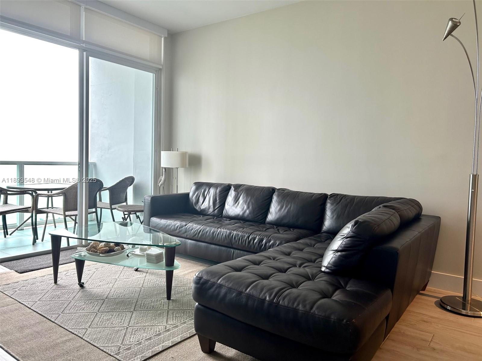 Ver detalles PH08 2 / 2 1357 sq. ft. $ 2025-10-09 0 foto