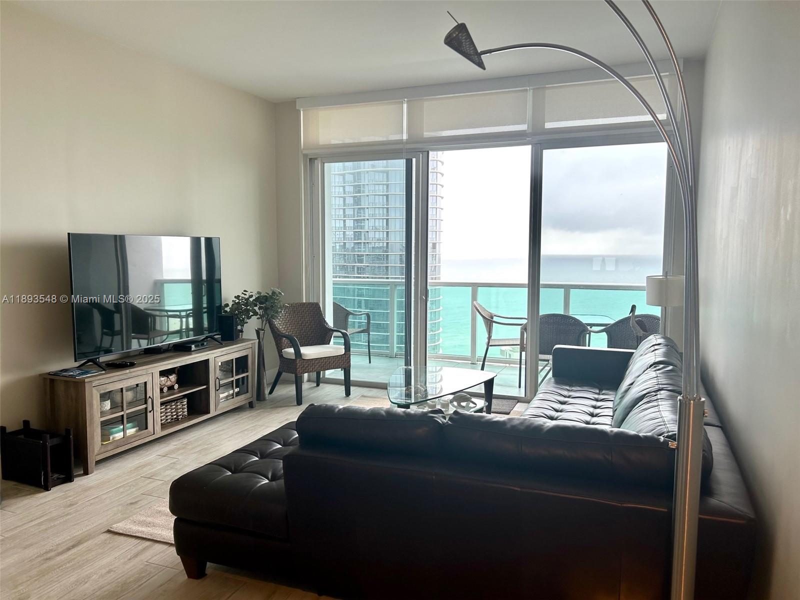 Ver detalles PH08 2 / 2 1357 sq. ft. $ 2025-10-09 0 foto