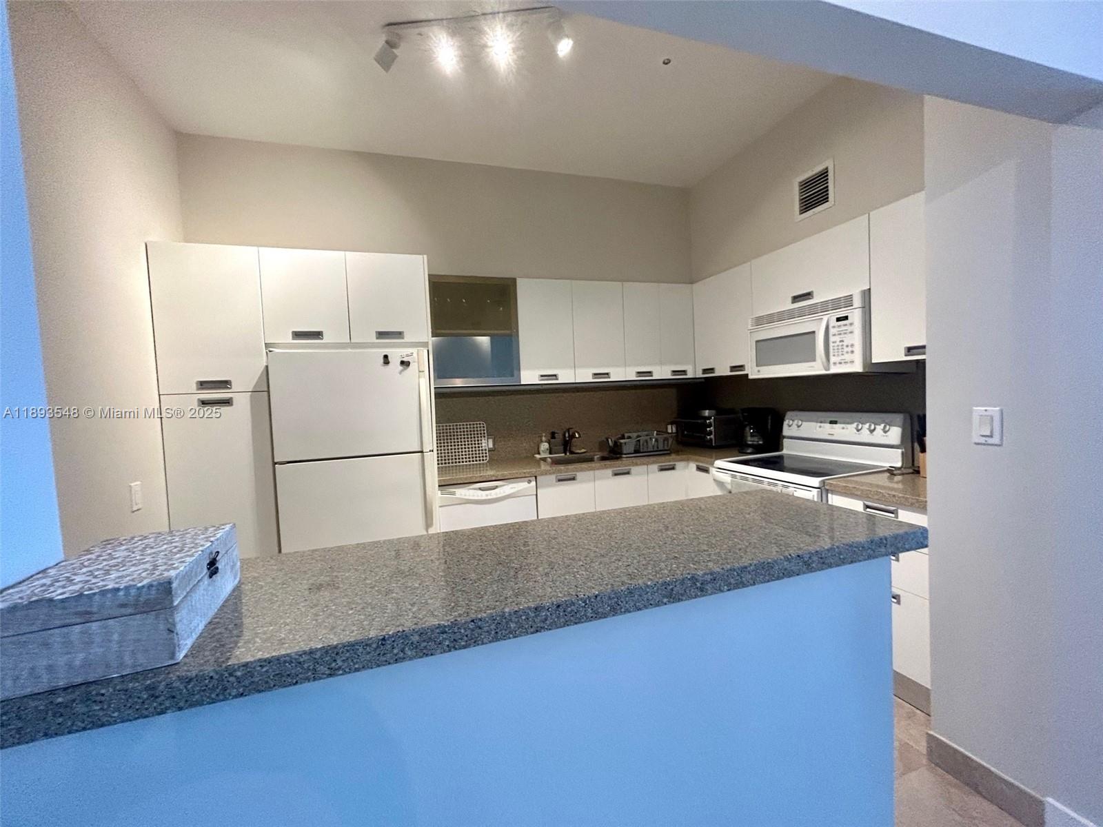 Ver detalles PH08 2 / 2 1357 sq. ft. $ 2025-10-09 0 foto