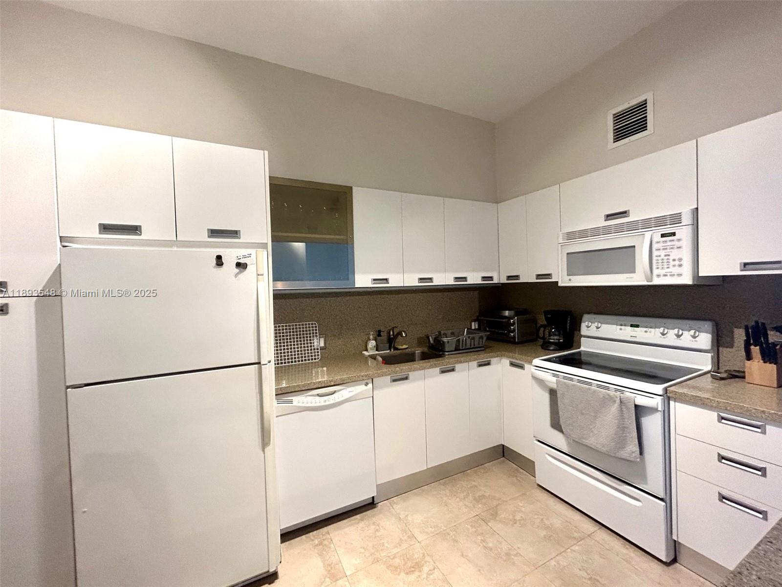 Ver detalles PH08 2 / 2 1357 sq. ft. $ 2025-10-09 0 foto