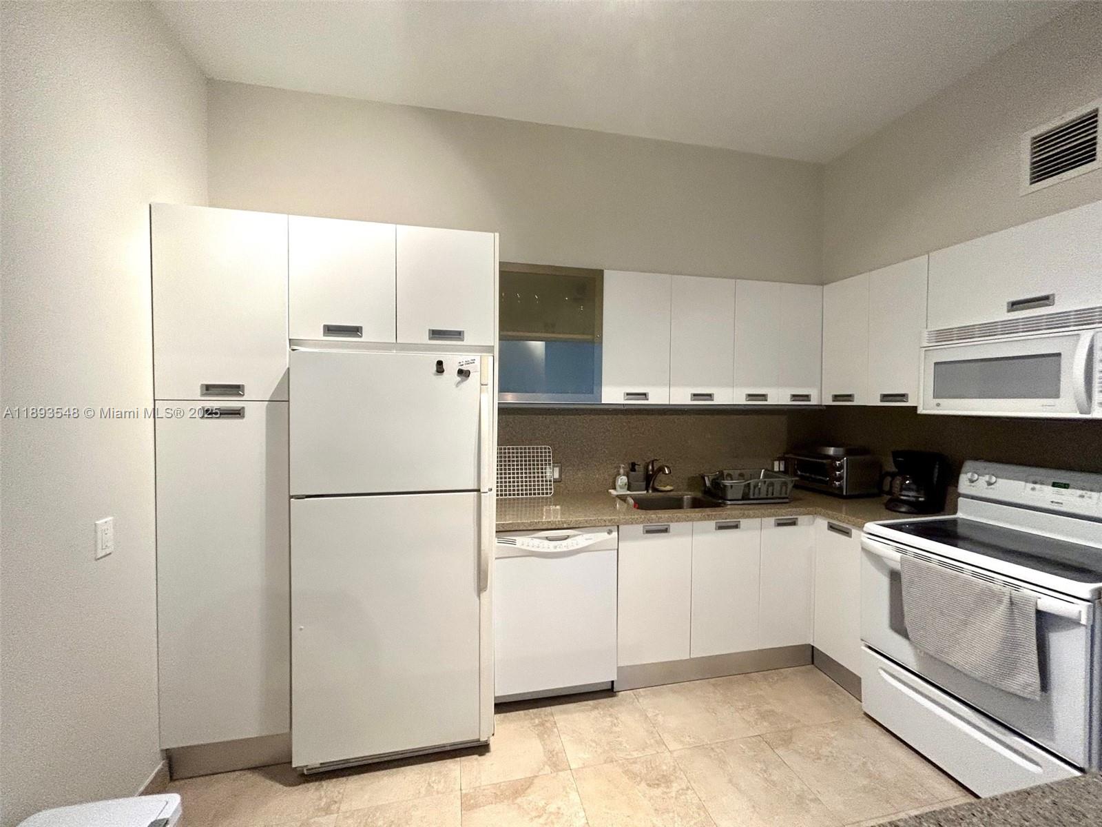 Ver detalles PH08 2 / 2 1357 sq. ft. $ 2025-10-09 0 foto