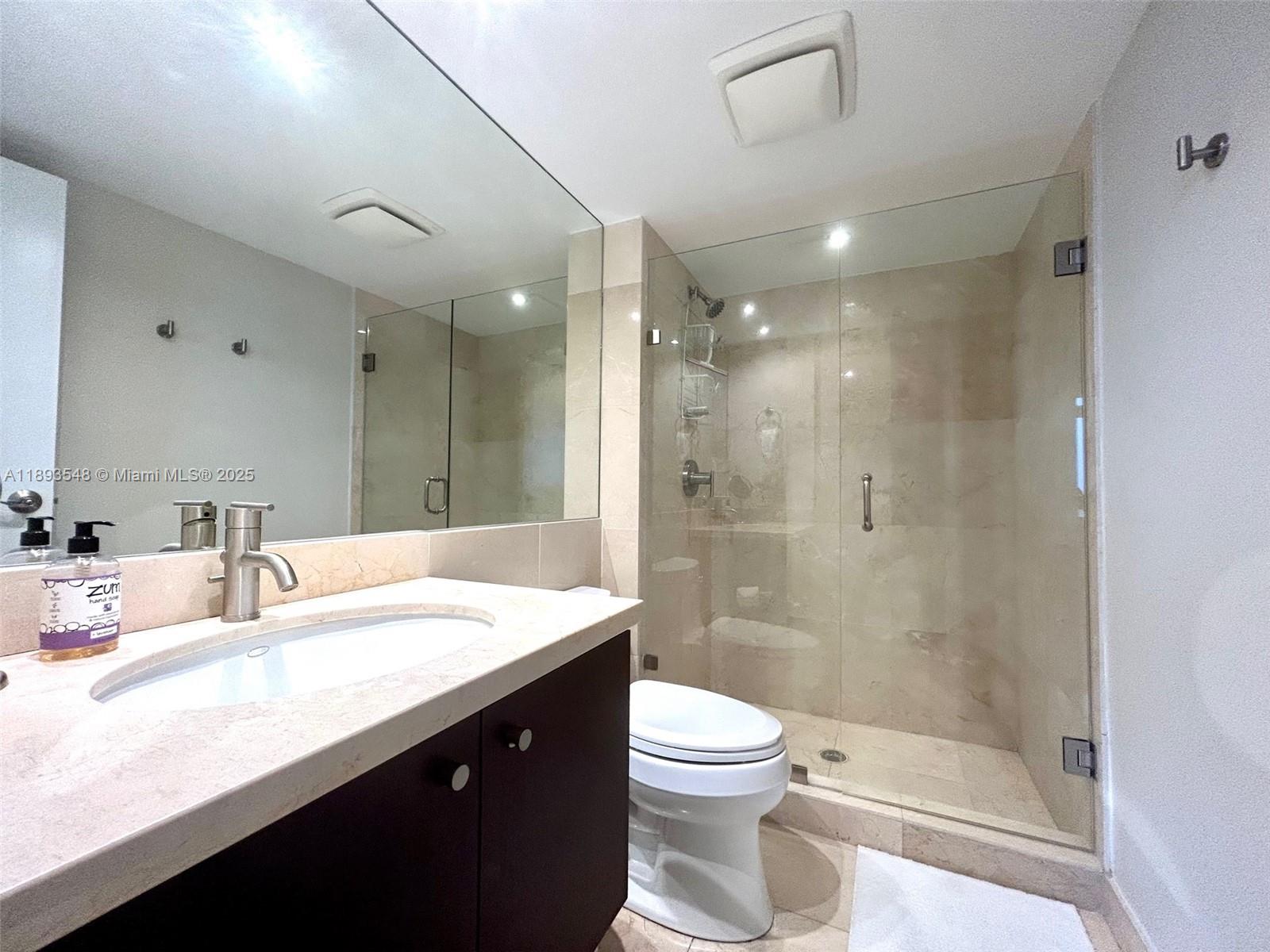 Ver detalles PH08 2 / 2 1357 sq. ft. $ 2025-10-09 0 foto