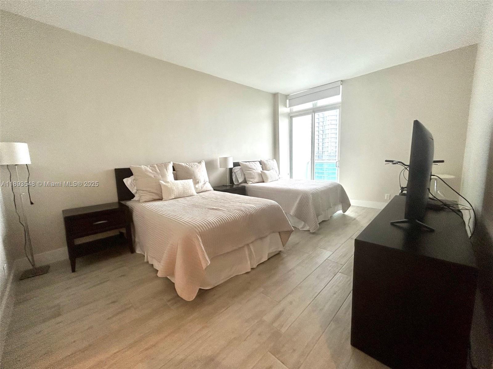 Ver detalles PH08 2 / 2 1357 sq. ft. $ 2025-10-09 0 foto