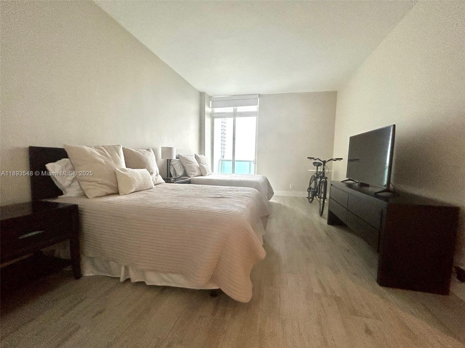 Ver detalles PH08 2 / 2 1357 sq. ft. $ 2025-10-09 0 foto