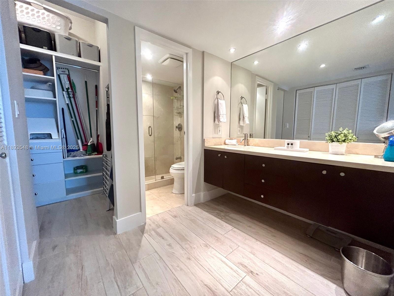 Ver detalles PH08 2 / 2 1357 sq. ft. $ 2025-10-09 0 foto