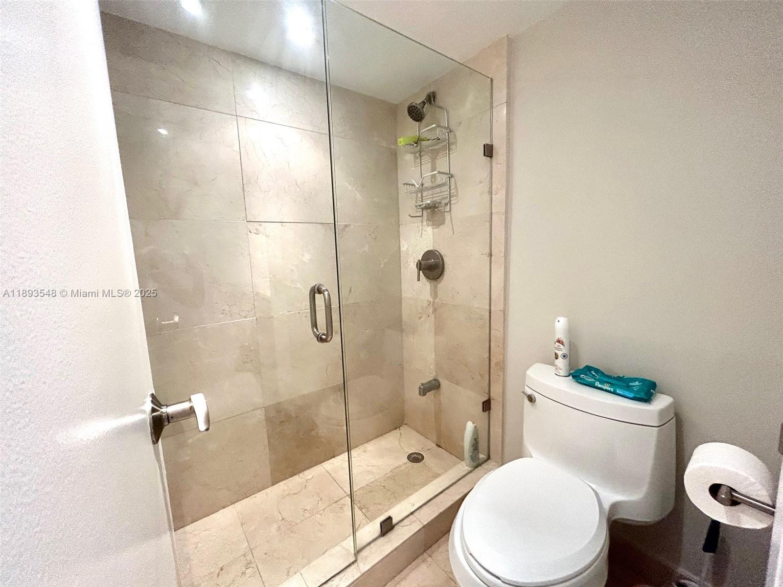 Ver detalles PH08 2 / 2 1357 sq. ft. $ 2025-10-09 0 foto