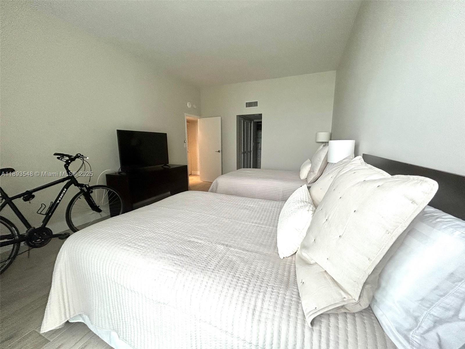 Ver detalles PH08 2 / 2 1357 sq. ft. $ 2025-10-09 0 foto