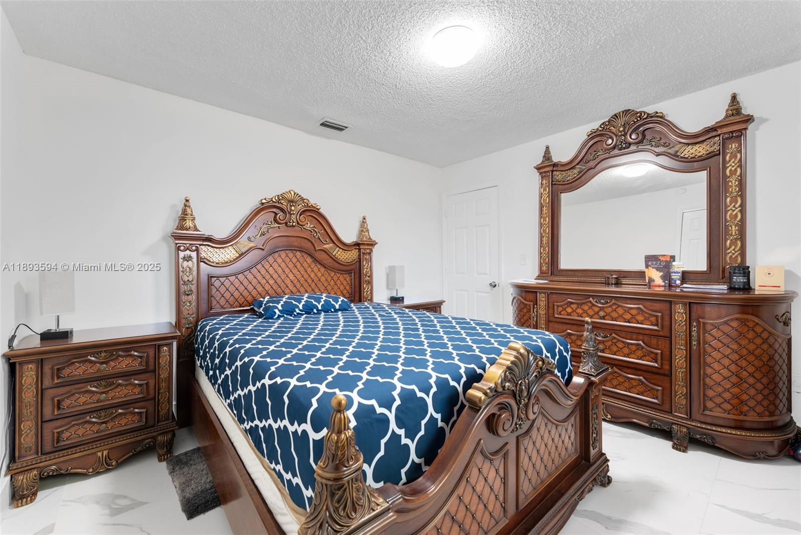   /  3628 sq. ft. $ 2025-10-09 0 foto