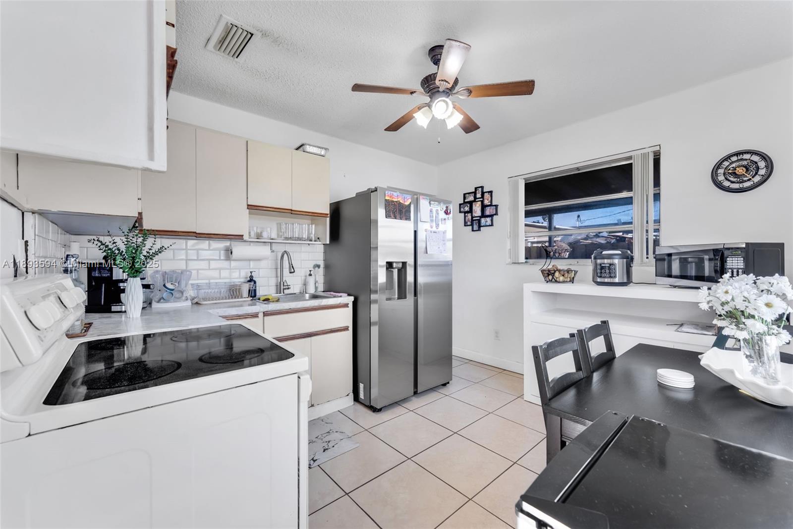   /  3628 sq. ft. $ 2025-10-09 0 foto