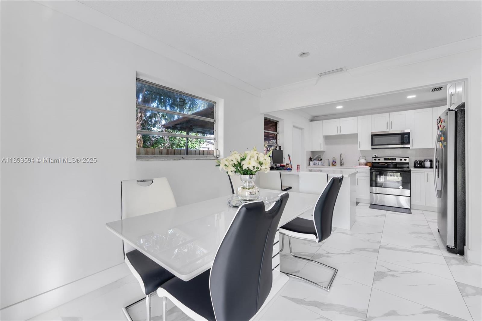   /  3628 sq. ft. $ 2025-10-09 0 foto