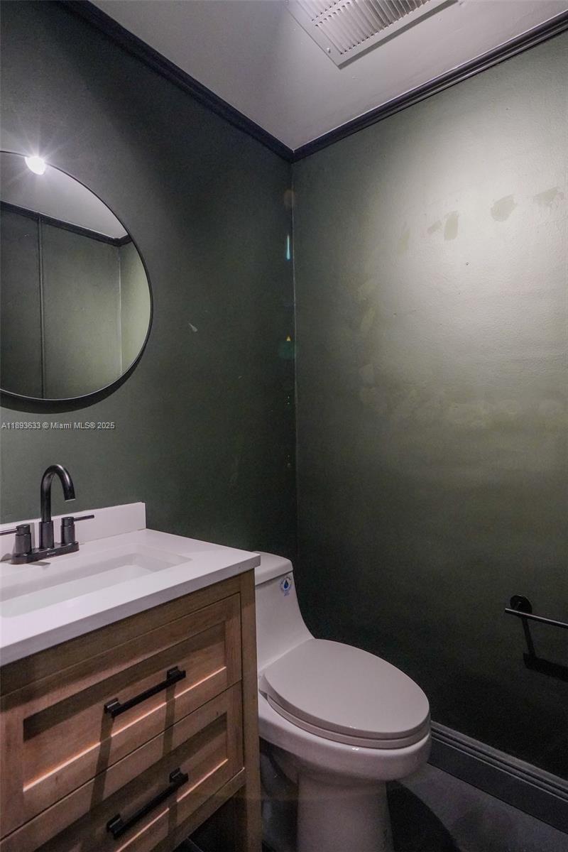 See details / sq. ft. $ 2025-10-09 0 Photo
