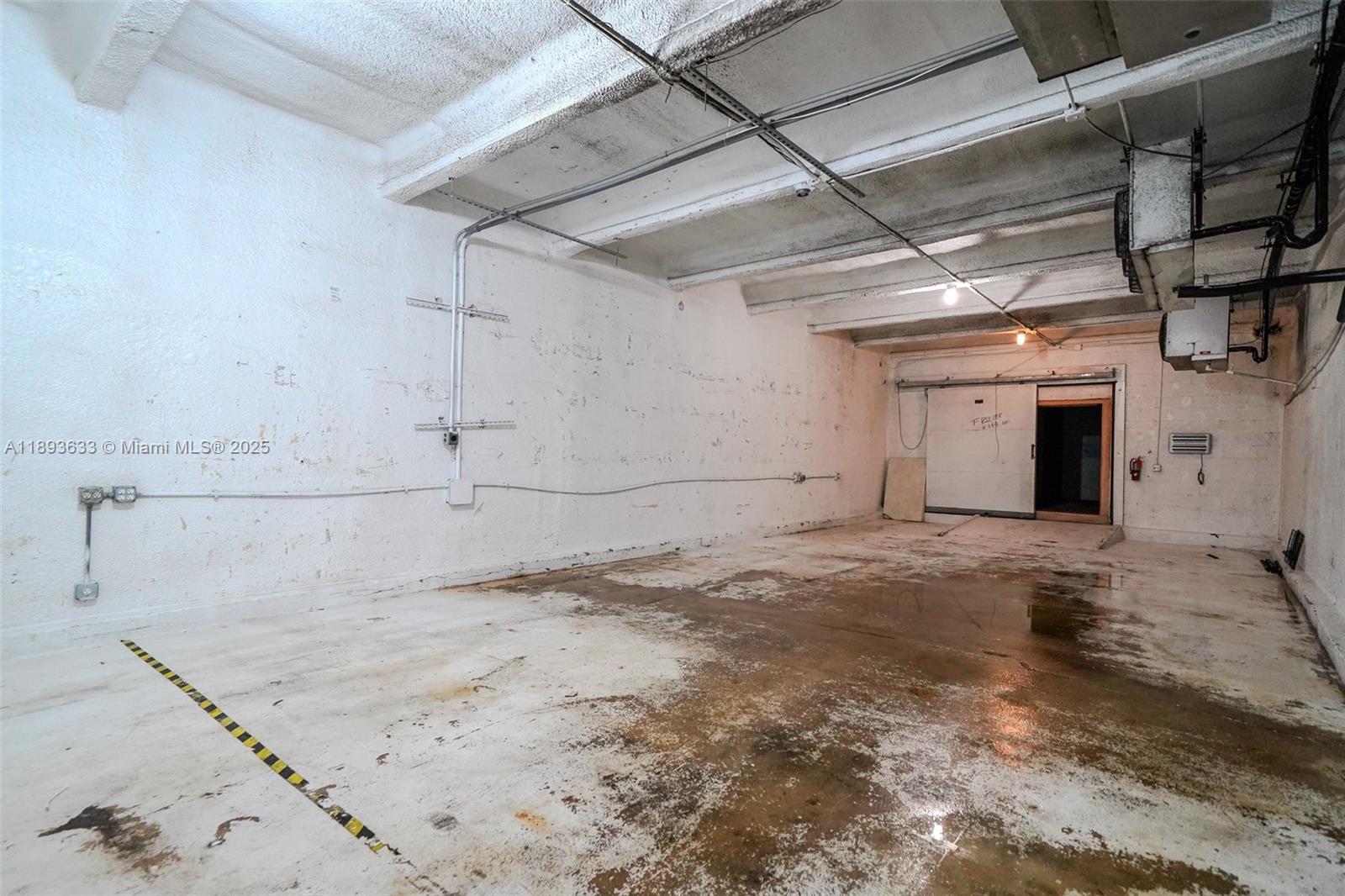 See details / sq. ft. $ 2025-10-09 0 Photo