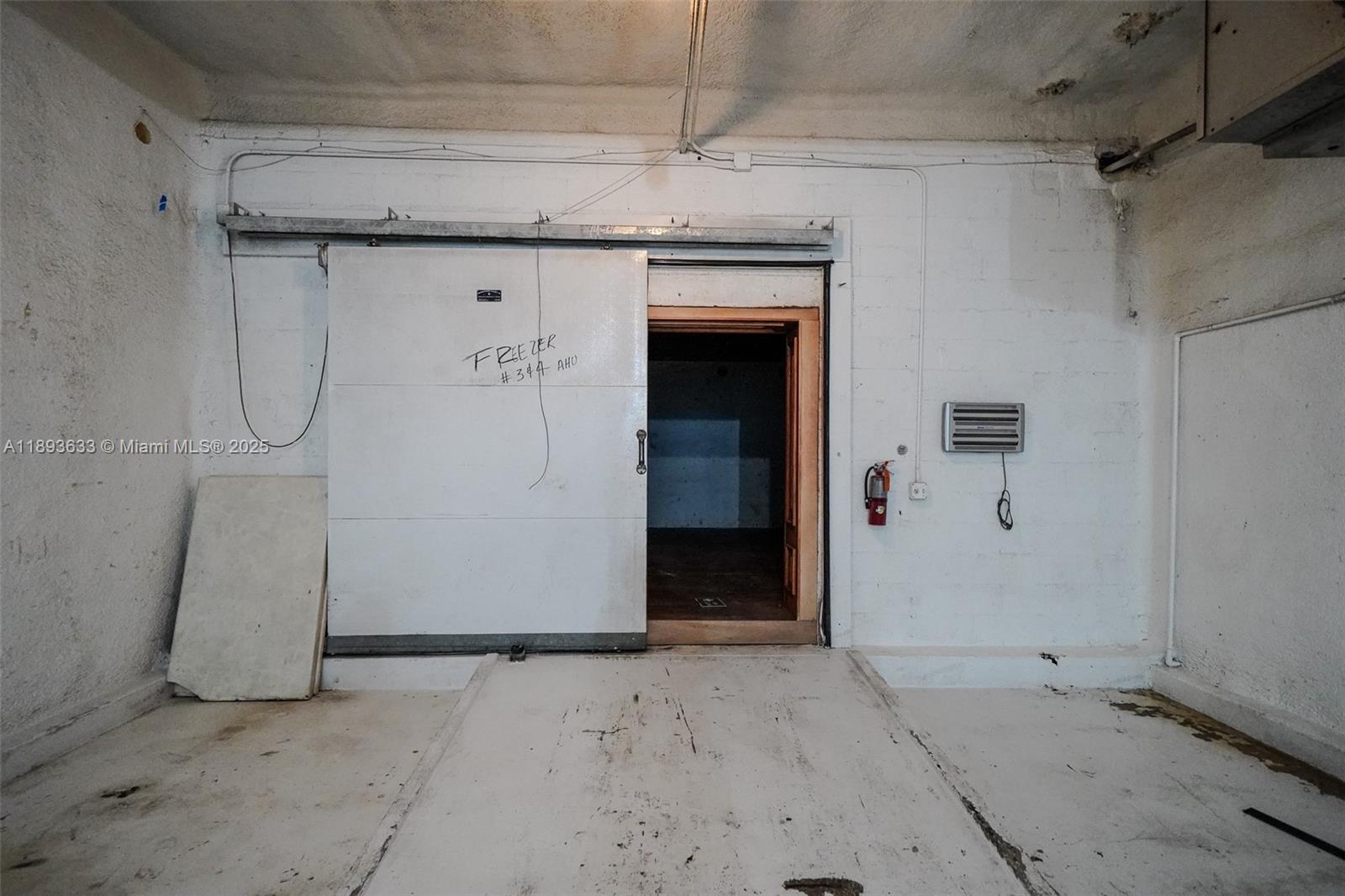 See details / sq. ft. $ 2025-10-09 0 Photo