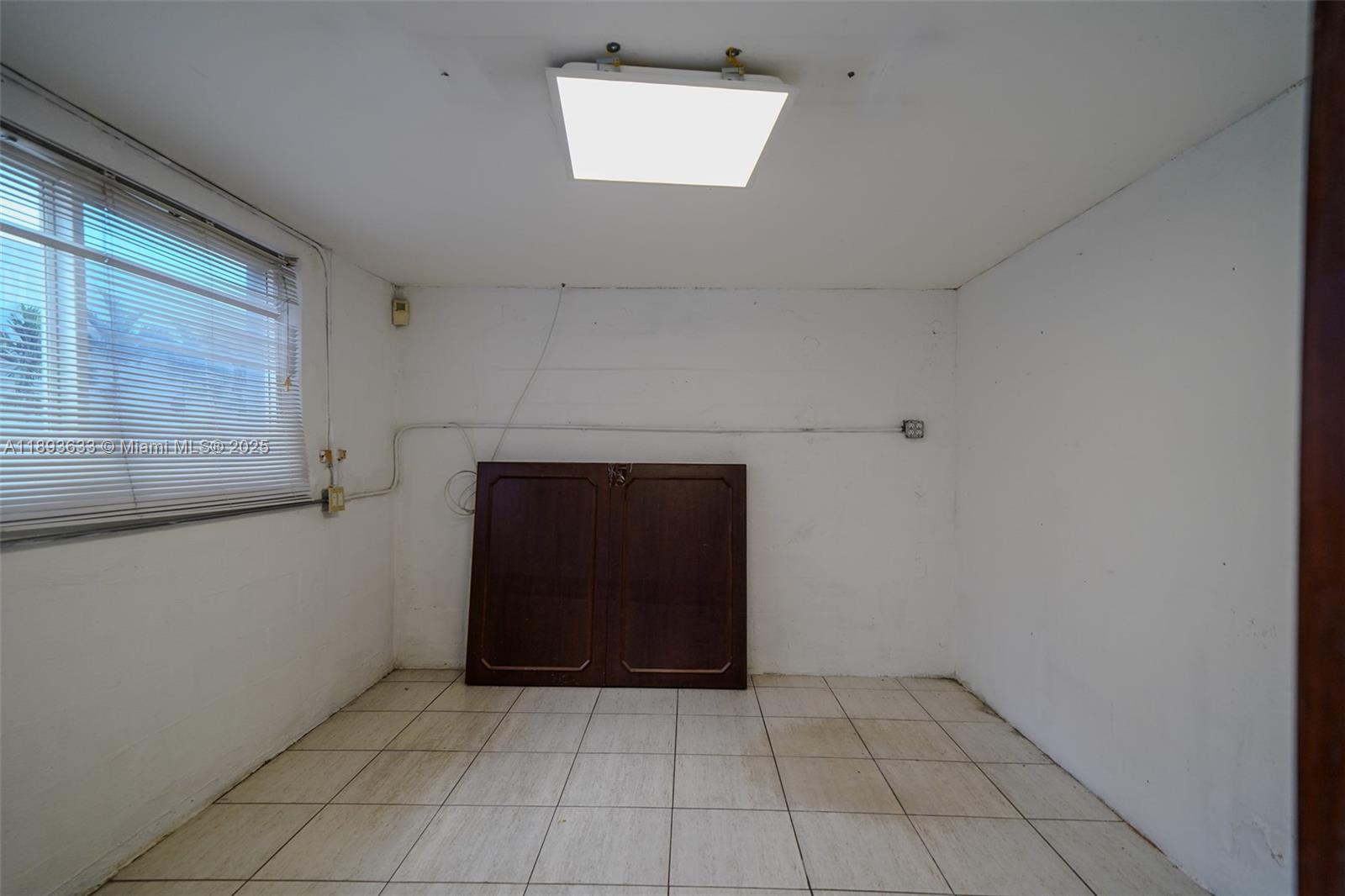See details / sq. ft. $ 2025-10-09 0 Photo