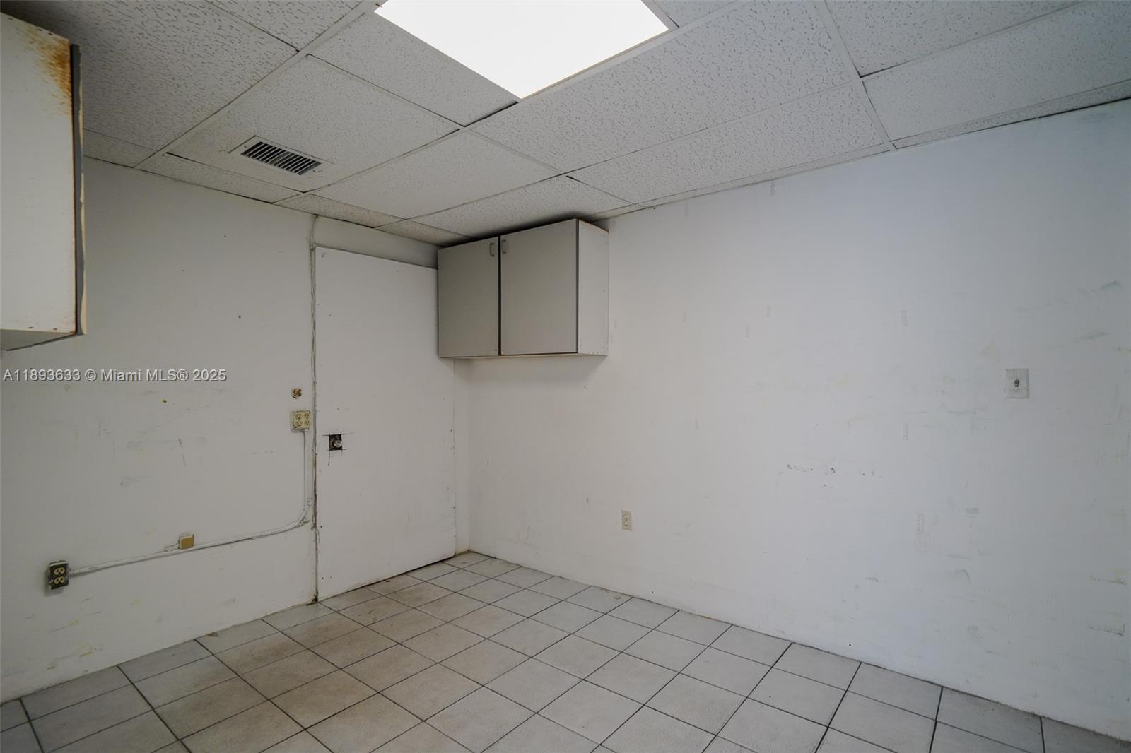 See details / sq. ft. $ 2025-10-09 0 Photo