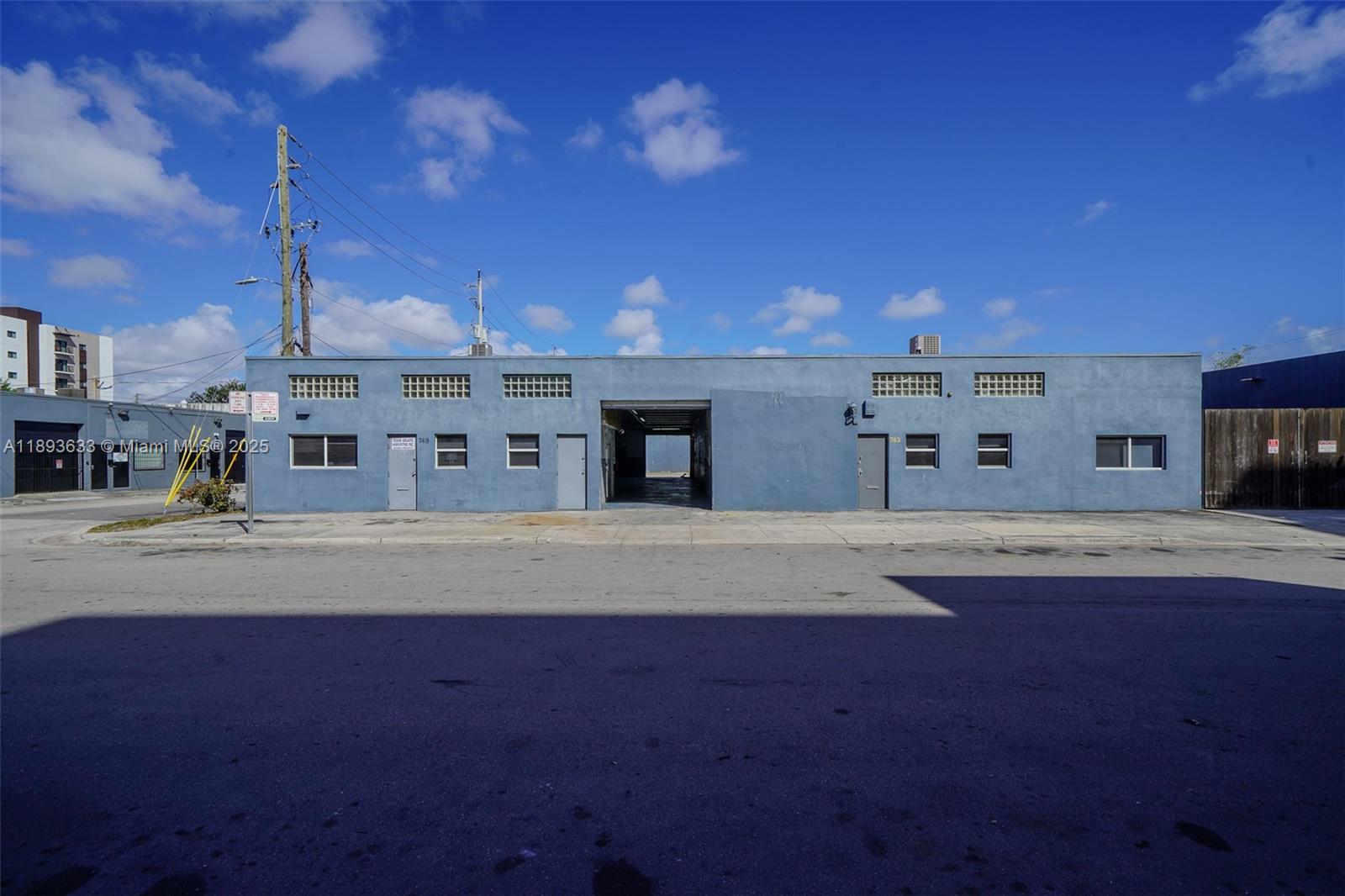 See details / sq. ft. $ 2025-10-09 0 Photo